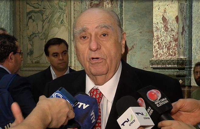 Sanguinetti-en-el-parlamento.jpg