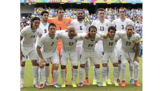 “Juegan como profesionales e hinchas”, dijo Tabárez