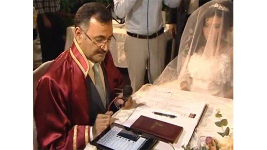 ¿No será mucho? Se casaron por Twitter