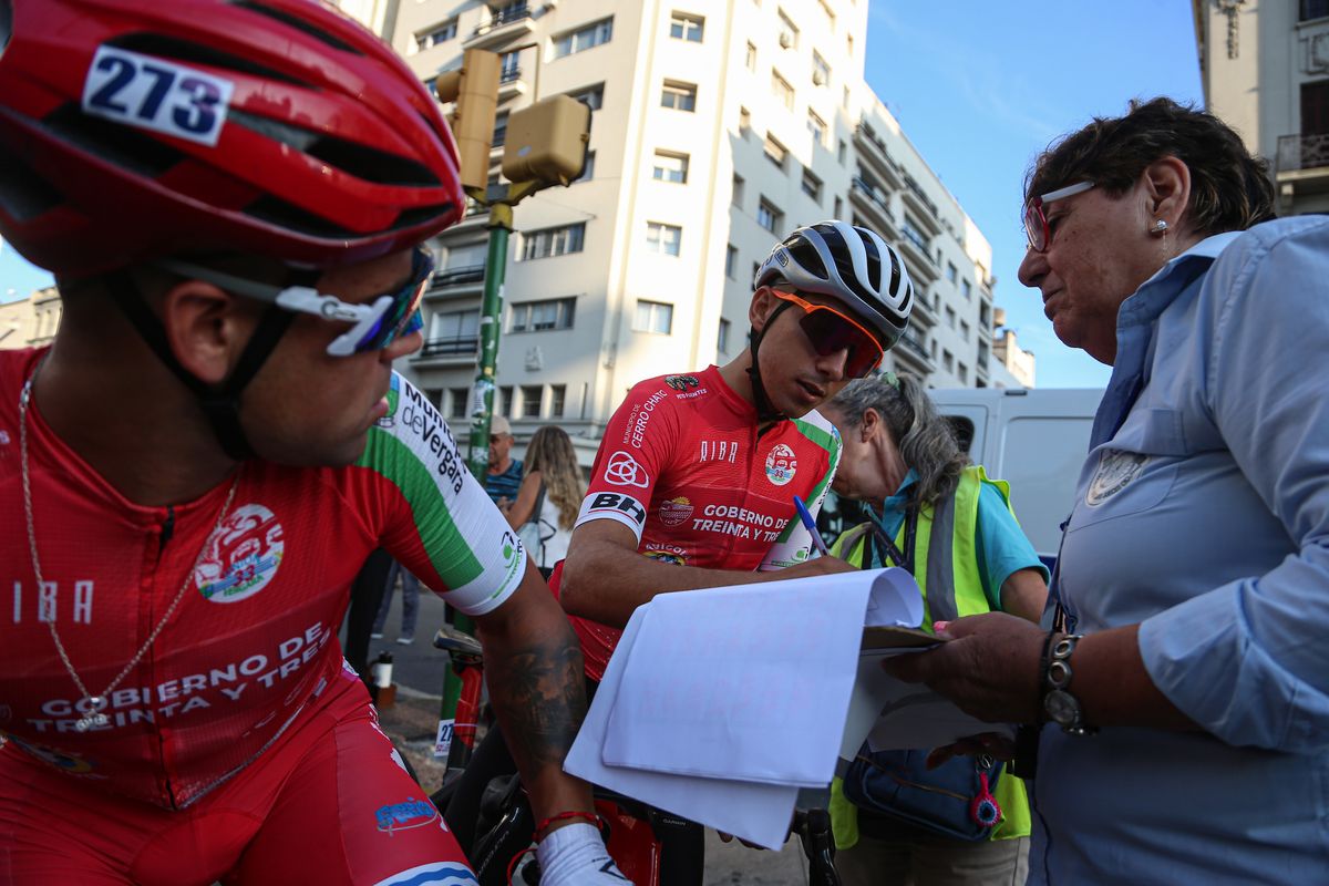 Foto: FocoUy. Largada de Rutas de América, este domingo, en Montevideo. Foto: FocoUy. Largada de Rutas de América, este domingo, en Montevideo.