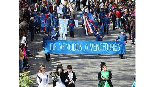 Paysandú celebró sus 150 años con exhibición aérea y desfiles