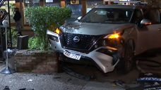 Persecución policial en Pocitos terminó en siniestro: un delincuente huyó y otro sufrió traumatismos graves Persecución policial en Pocitos terminó en siniestro: un delincuente huyó y otro sufrió traumatismos graves