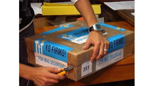 Batlle entregó firmas por imputabilidad y espera reflexión del FA