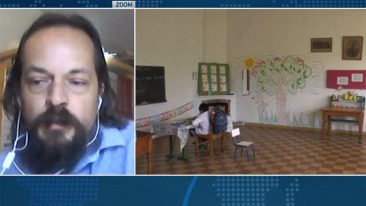 maestros rurales usan mensajes en porteras y en radio para mantener vinculo con alumnos
