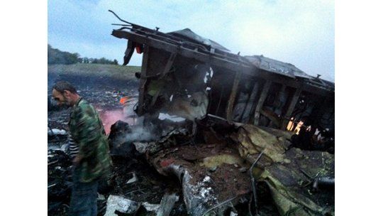 Avión de Malaysia Airlines se estrella con 295 personas a bordo