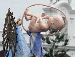 iglesia catolica celebra misa en argentina contra la ley de aborto