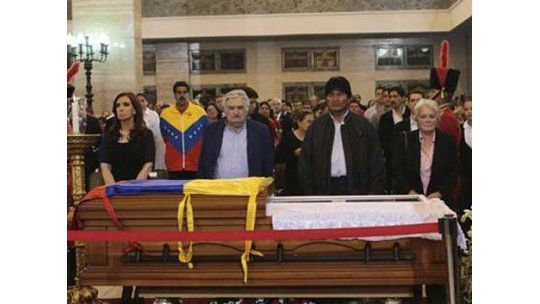 Mujica se quedará hasta el viernes en Caracas para el funeral