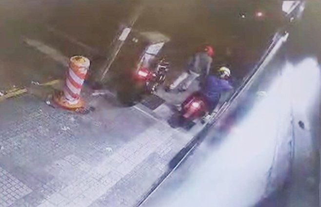 Foto de archivo (6 de abril de 2025). Rapiña en farmacia de 18 de Julio y Requena.