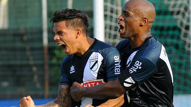 Se juega la fecha: Racing le da vuelta el partido a Liverpool, Danubio le  ganó 2-1 a Peñarol