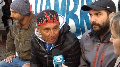 uno de los trabajadores del gas abandona la huelga de hambre por problemas de salud