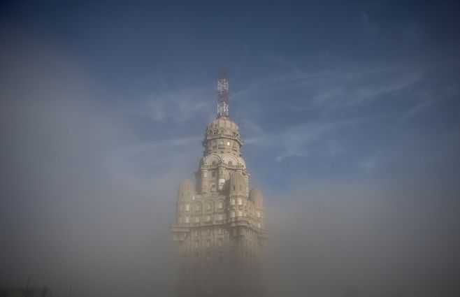 tiempo montevideo niebla palacio salvo.jpg