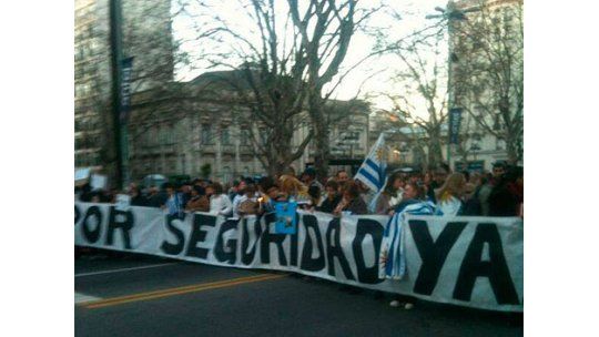 Comenzó la marcha por seguridad y se dirige a Torre Ejecutiva