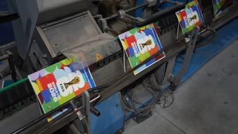 album del mundial se imprime por primera vez en uruguay, el pais que tiene consumo per capita mas alto del mundo