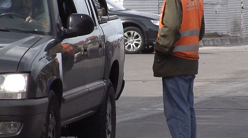Policía de Tránsito controla actividad de cuidacoches en Montevideo para garantizar seguridad y convivencia