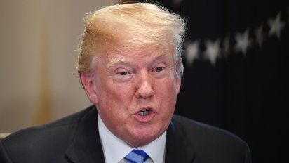 trump acusa a los democratas de difundir falsas historias sobre inmigracion