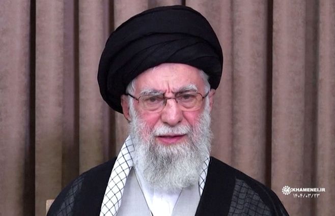 Alí-Jamenei-foto-tv-irán