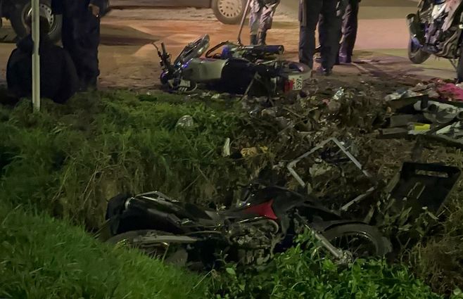 Foto cedida a Subrayado. Motos del detenido y del policía, tras persecución en Paso Carrasco.