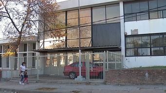 un joven fue golpeado en la utu del cerro cuando fue a increpar a dos companeros por sacarle el celular