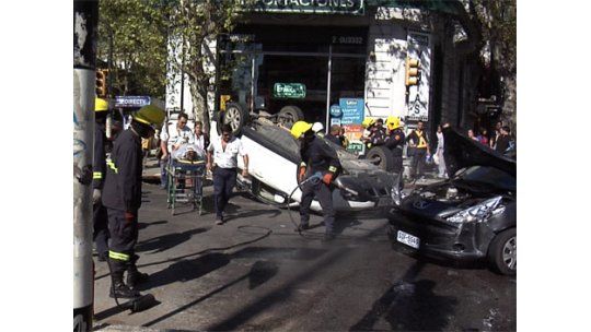 Espectacular choque y vuelco en el Cordón con lesionados leves