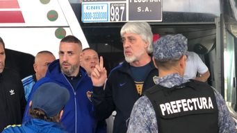 rafael di zeo, jefe de la barra de boca, llego con 2.000 hinchas para el partido con nacional