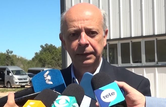 Javier García, ministro de Defensa.