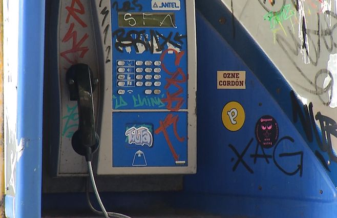 teléfono-público-calle-montevideo