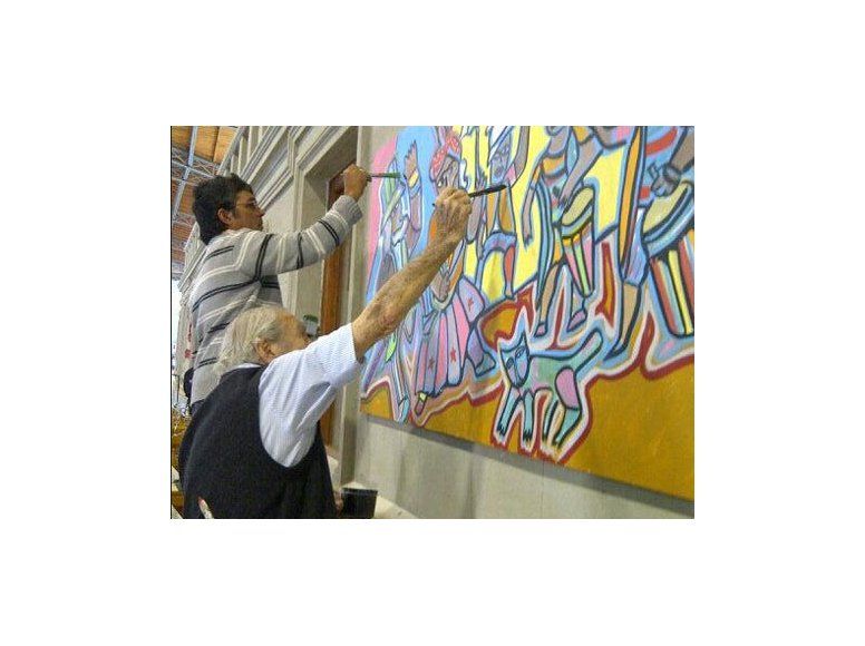 Carlos Páez Vilaró pintó un mural en el nuevo Mercado Agrícola