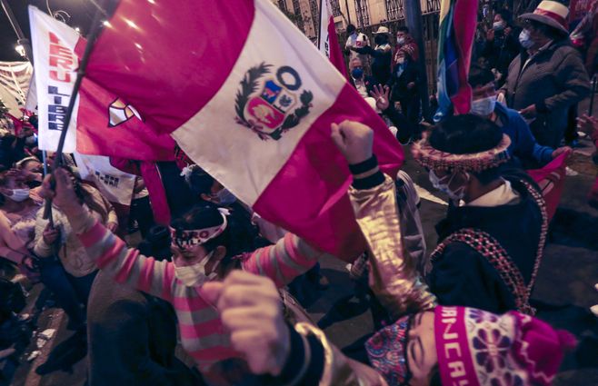 Partidarios de Castillo celebra el resultado de los comicios en Lima.&nbsp;