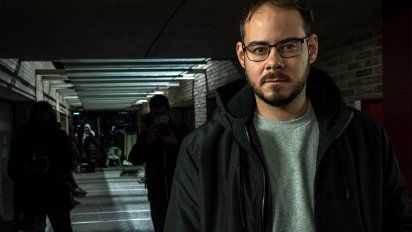 rapero espanol se atrinchero en universidad para evitar su arresto tras ataque a monarquia y policia