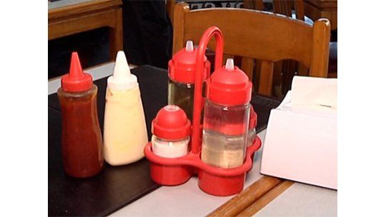 Desde marzo no habrá más saleros a la vista en restaurantes