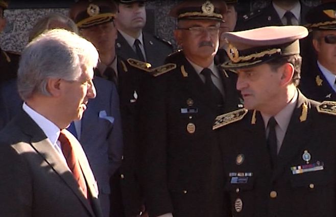 FOTO: Presidente Vázquez y el General Manini Ríos durante un acto militar.