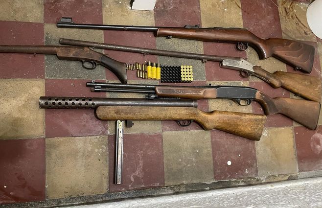 Foto cedida a Subrayado. Armas y municiones incautadas en allanamiento.