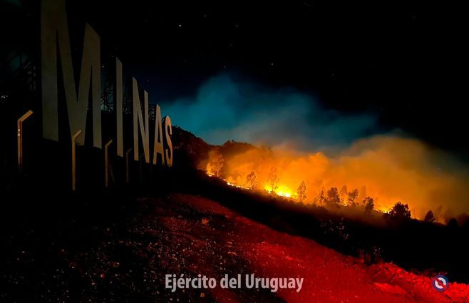 Foto: Ejército en X. Imágenes del fuego este sábado.&nbsp;