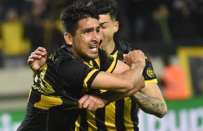 Viatri volvió al gol después de mucho tiempo. Fue tal la emoción que se quitó la camiseta y fue expulsado por segunda amarilla. No jugará ante Atenas de San Carlos.