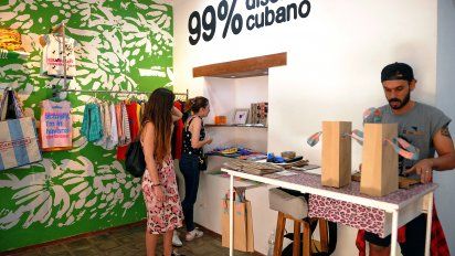 cuba legaliza las pequenas y medianas empresas; podran ser estatales, privadas o mixtas