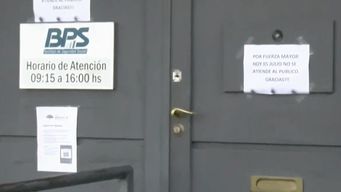 fue a hacer un tramite sin la cedula, no pudo, y amenazo a la funcionaria con una cuchilla