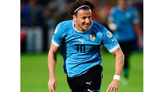 Diego Forlán hizo su propio video con los festejos en la cancha