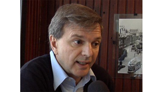 Clubes pedirán destitución del presidente de la AUF
