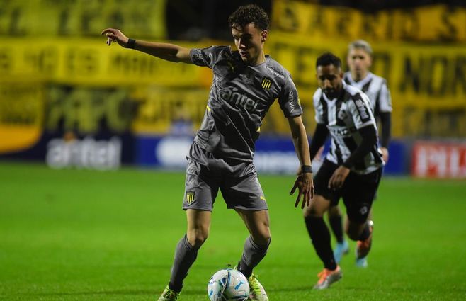 Peñarol y Wanderers en Parque Viera Foco Uy (5).jpeg