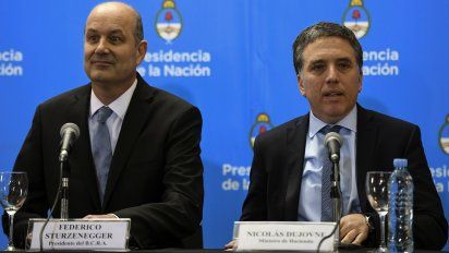 Presidente del Banco Central de Argentina, Federico Sturzenegger, y el ministro de Hacienda, Nicolás Dujovne.