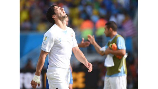 Durísimo: Suárez expulsado del Mundial y sin fútbol por 4 meses