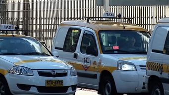hay paro de taxis hasta la medianoche por dia del taximetrista