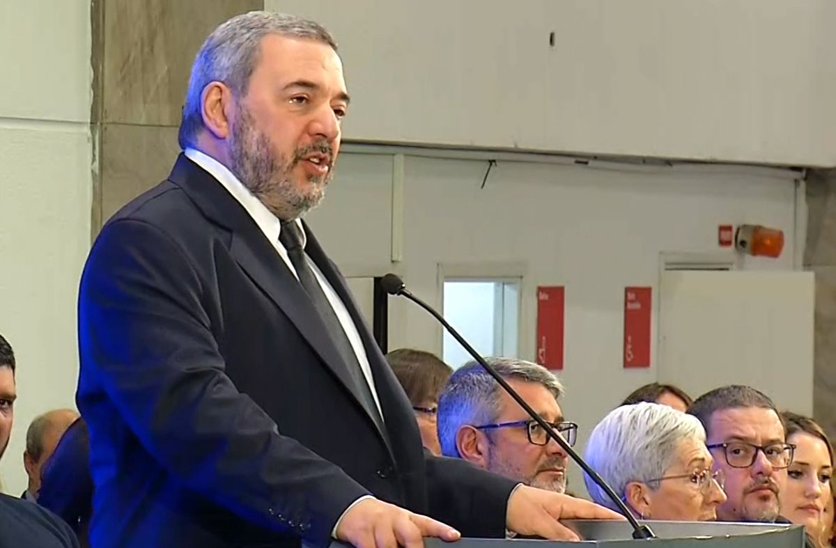 Aprobación de Bergara cayó 18 puntos desde agosto y la desaprobación creció 12 puntos