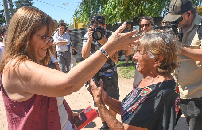 Cecilia Cairo en el asentamiento Campo Galusso. Foto: FocoUy.