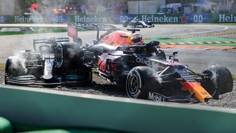 verstappen y hamilton se chocan y quedan fuera del gp de italia