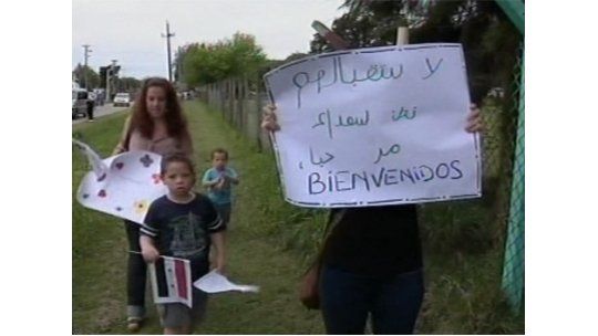 Vecinos le dieron la bienvenida a las familias sirias