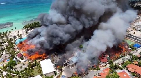 Murió una turista italiana por enorme incendio en hotel de República Dominicana. Foto: AFP Murió una turista italiana por enorme incendio en hotel de República Dominicana. Foto: AFP