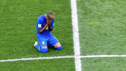 brasil le gano 2-0 a costa rica en los descuentos y se acerca a octavos