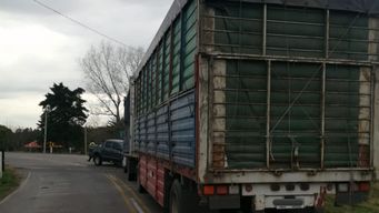 tres lesionados en choque frontal con camion sobre via ferrea
