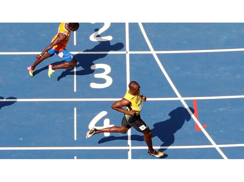 Sin esfuerzo, Usain Bolt pasó a semifinales en los 200 metros llanos